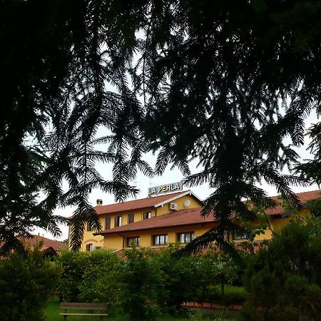 Hotel Ristorante La Perla Varallo Pombia エクステリア 写真
