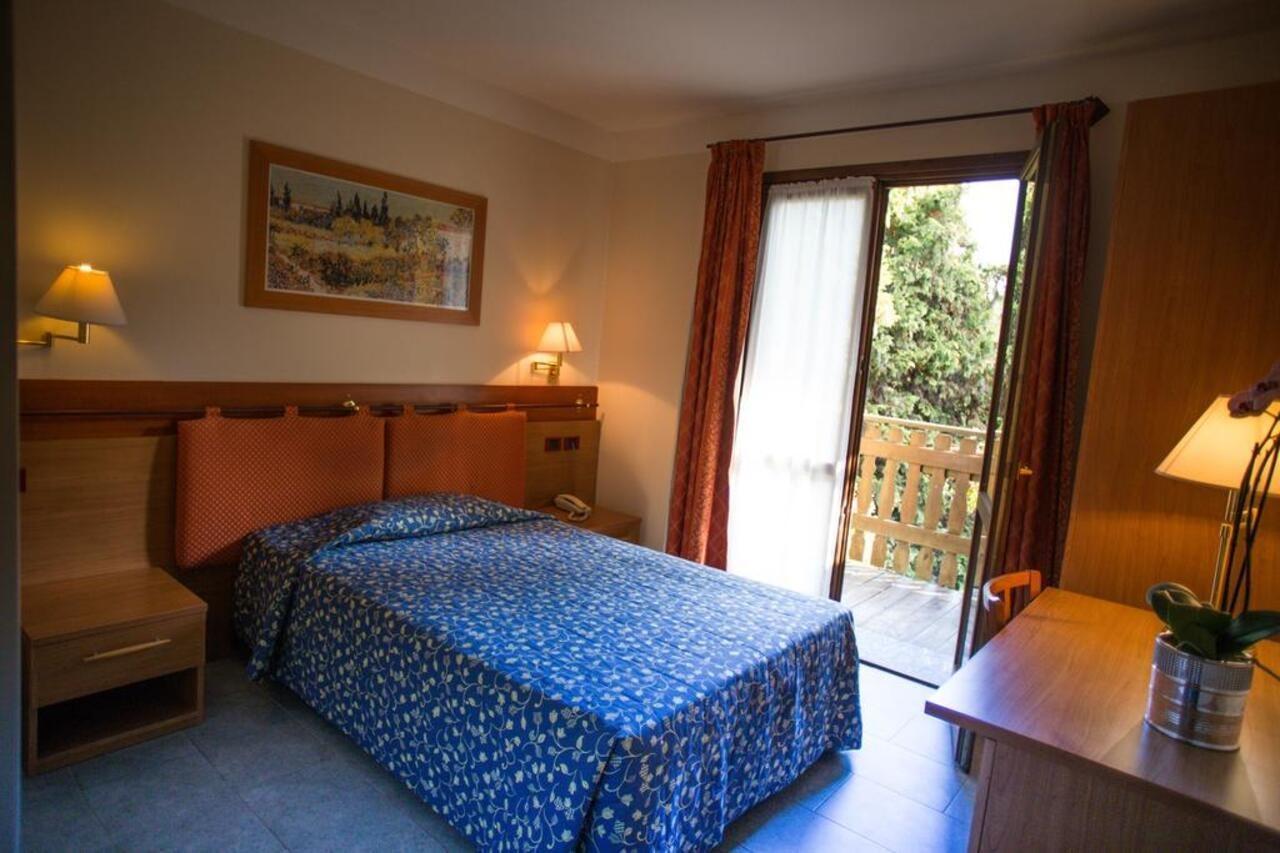 Hotel Ristorante La Perla Varallo Pombia エクステリア 写真