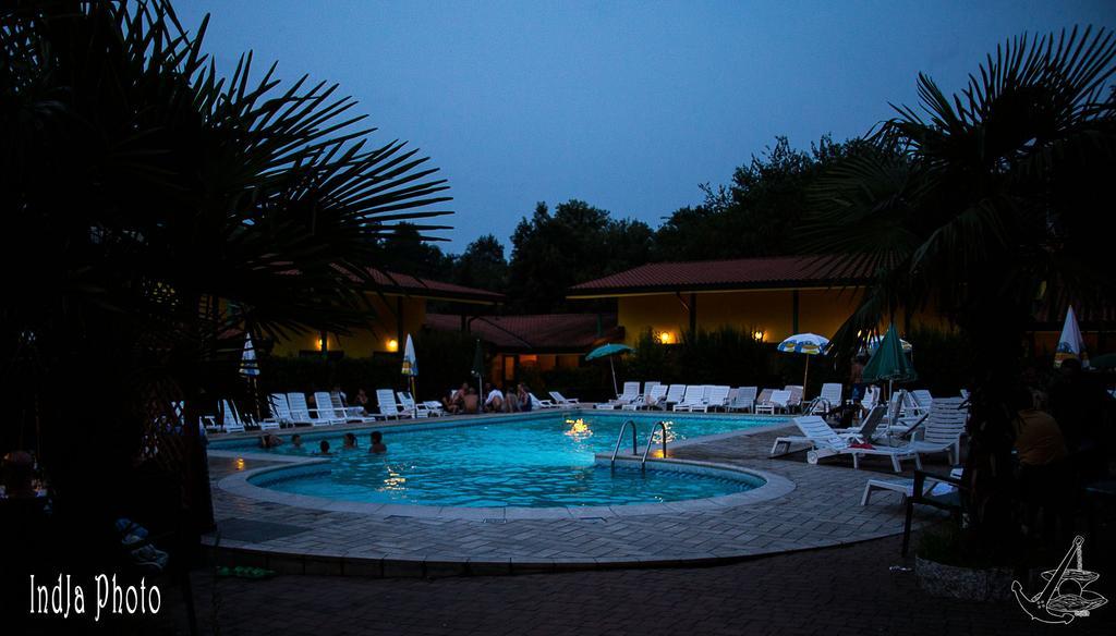 Hotel Ristorante La Perla Varallo Pombia エクステリア 写真