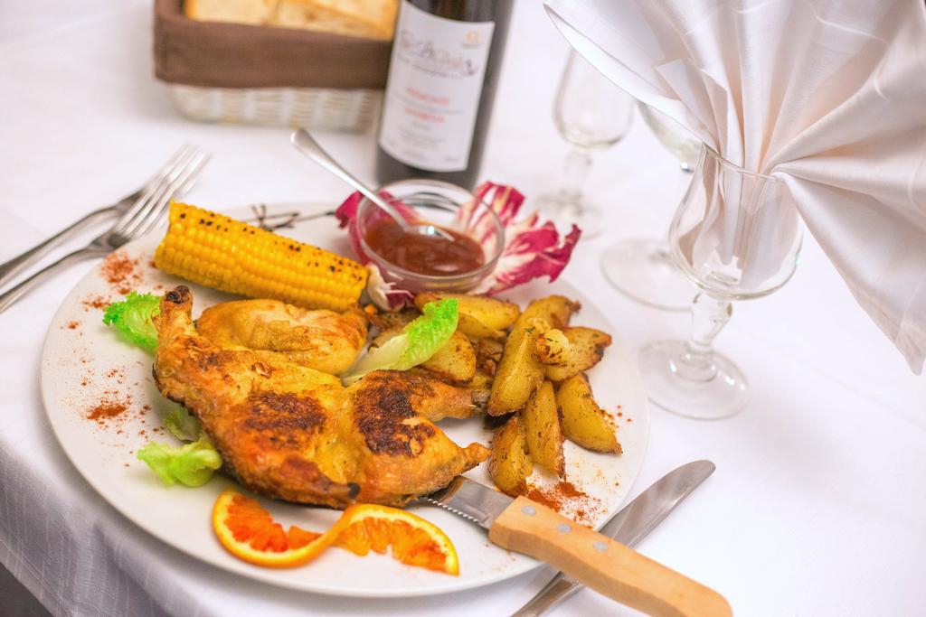 Hotel Ristorante La Perla Varallo Pombia エクステリア 写真