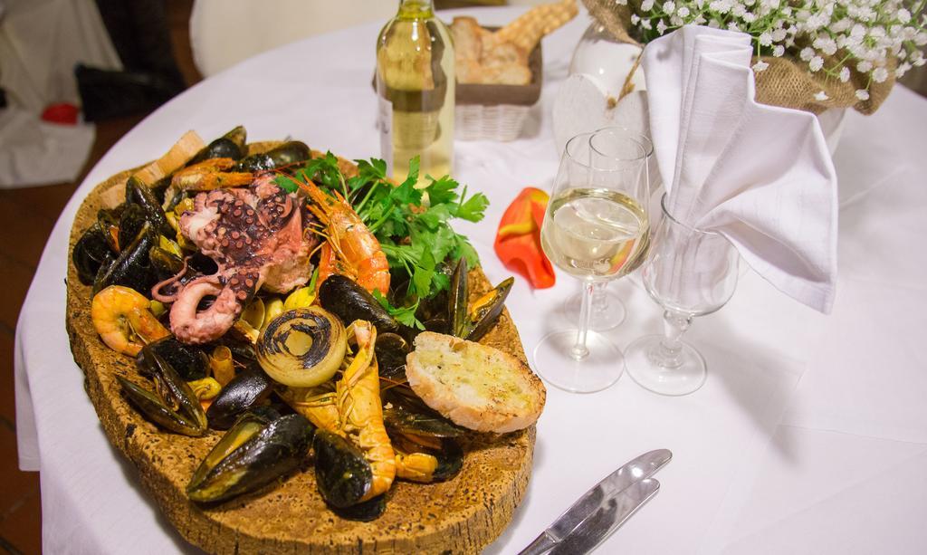 Hotel Ristorante La Perla Varallo Pombia エクステリア 写真