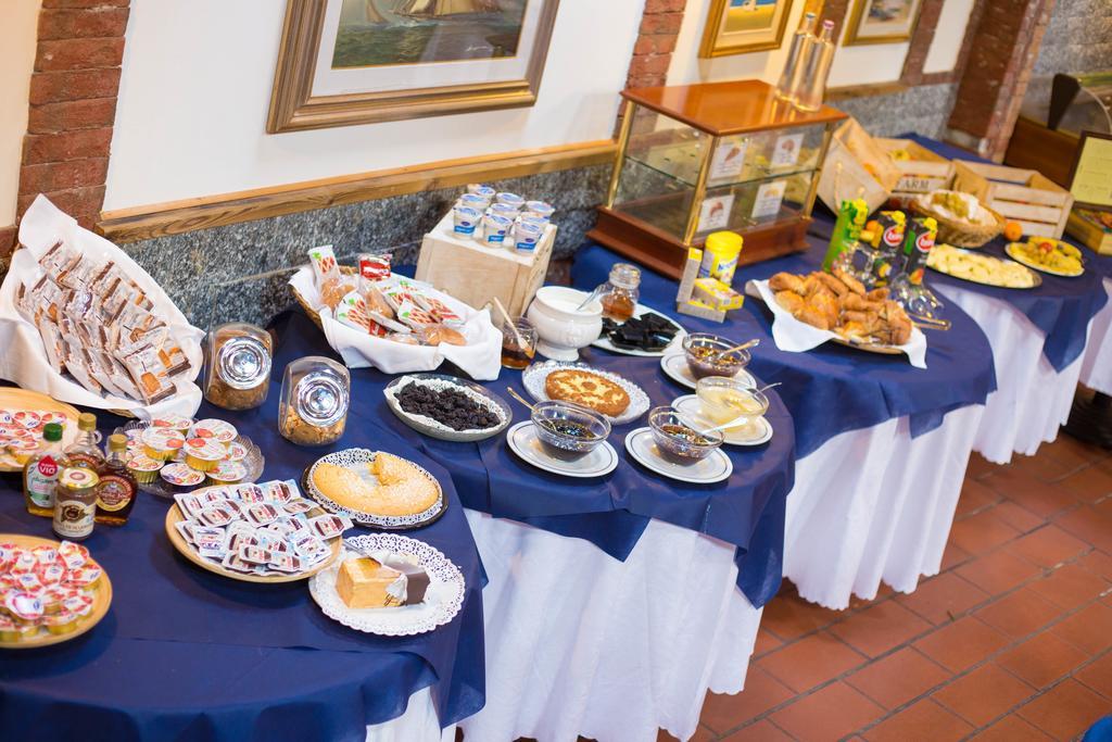 Hotel Ristorante La Perla Varallo Pombia エクステリア 写真