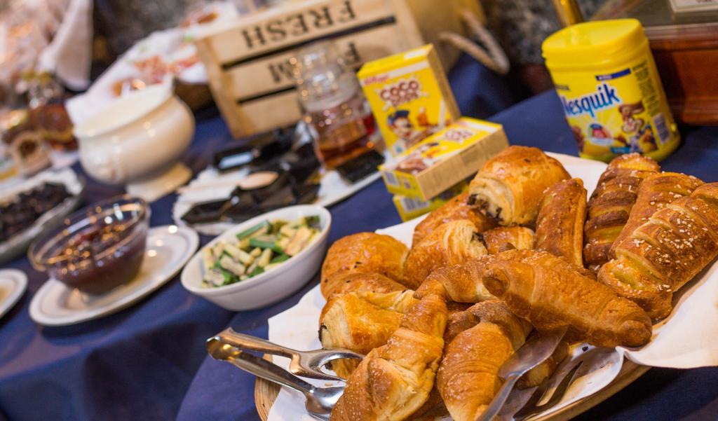 Hotel Ristorante La Perla Varallo Pombia エクステリア 写真