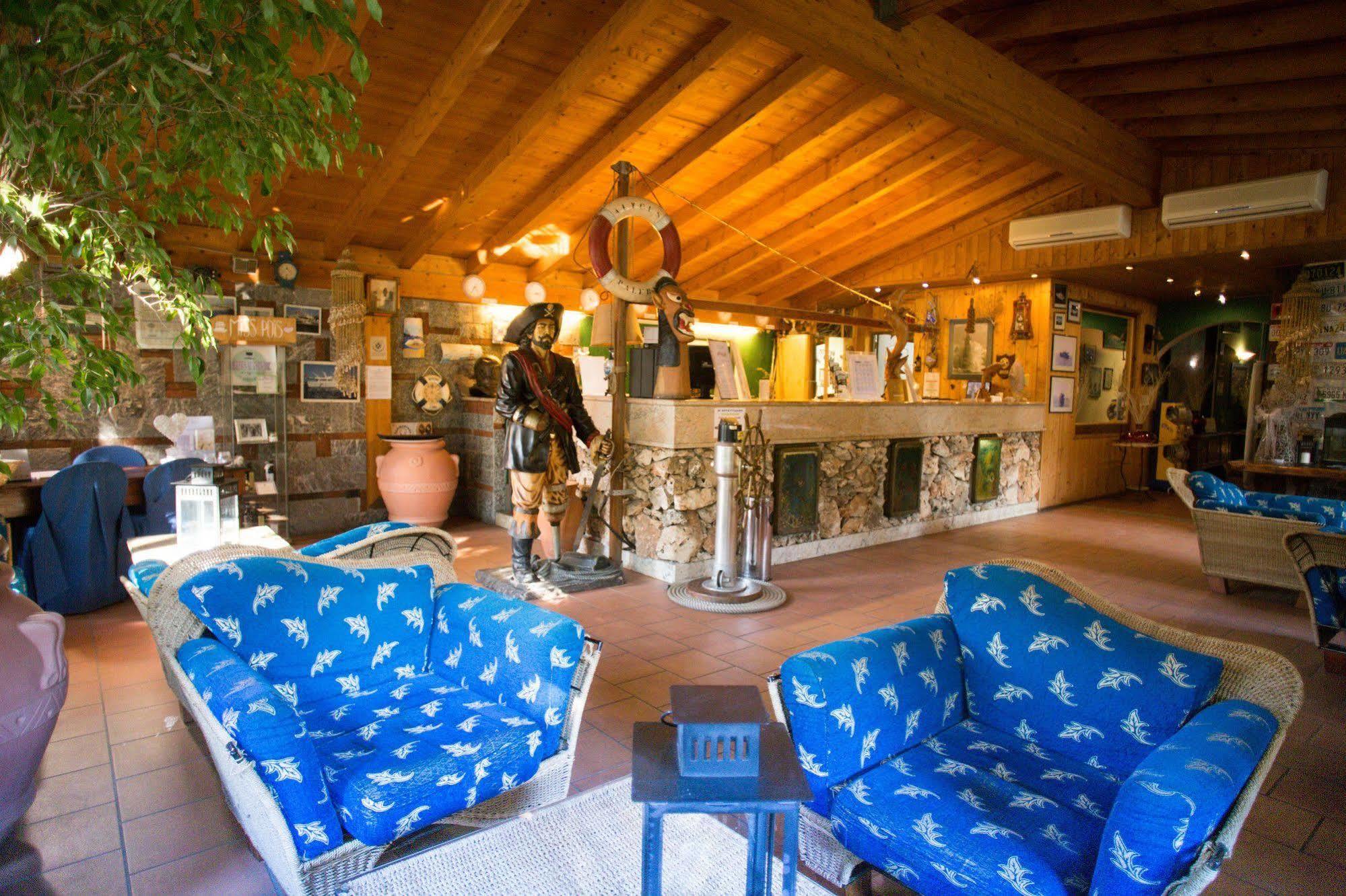 Hotel Ristorante La Perla Varallo Pombia エクステリア 写真