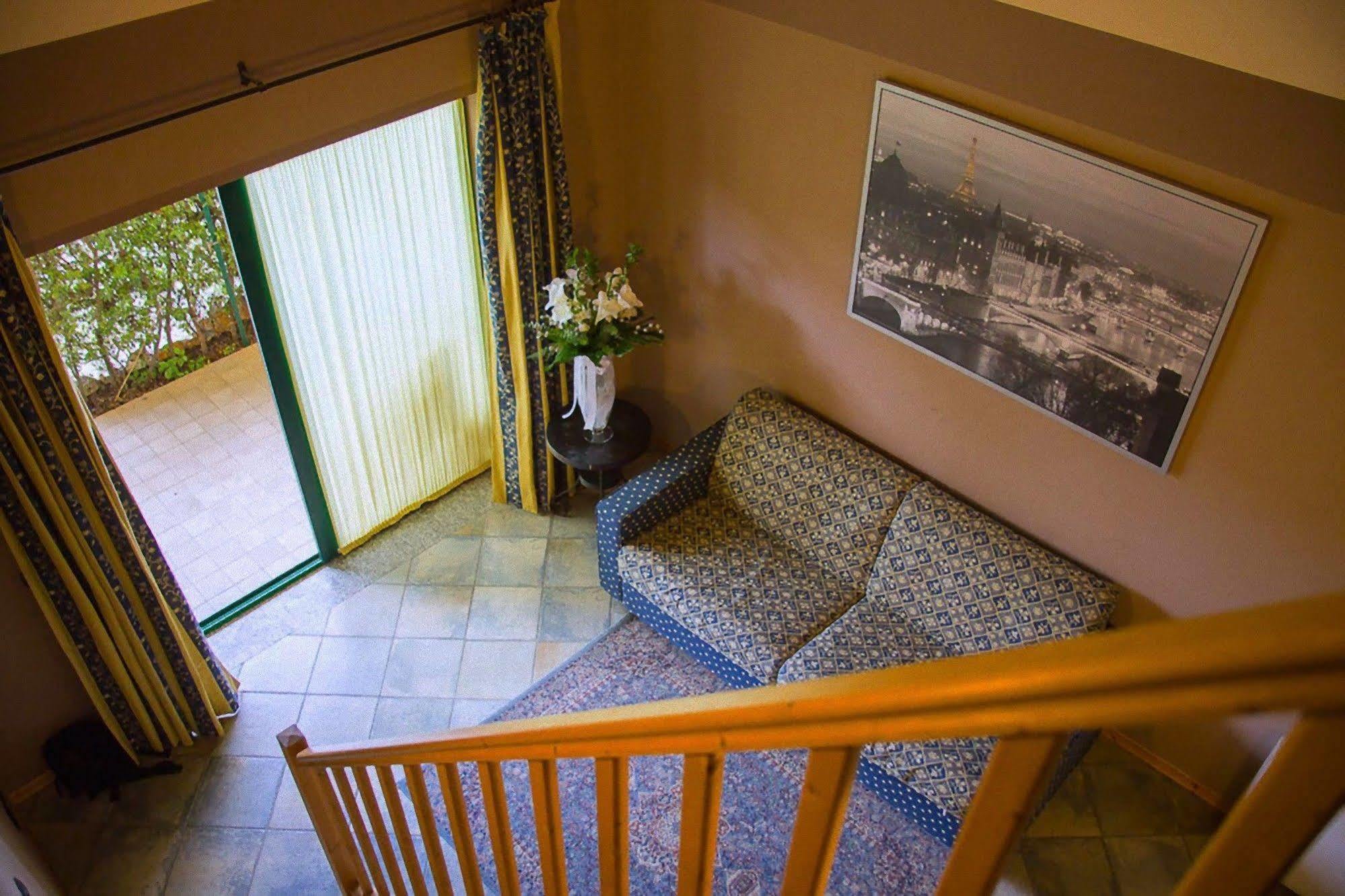Hotel Ristorante La Perla Varallo Pombia エクステリア 写真