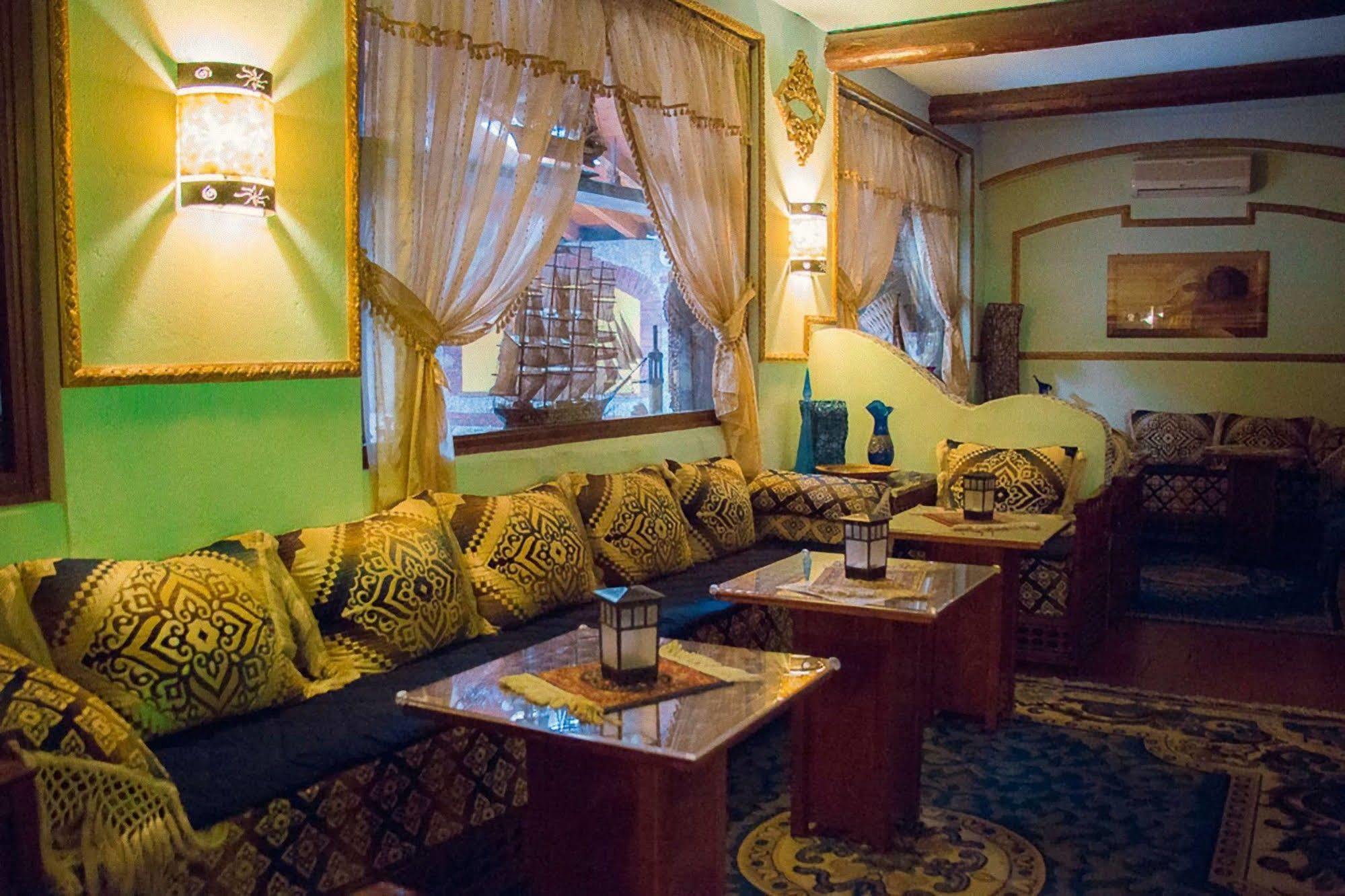 Hotel Ristorante La Perla Varallo Pombia エクステリア 写真